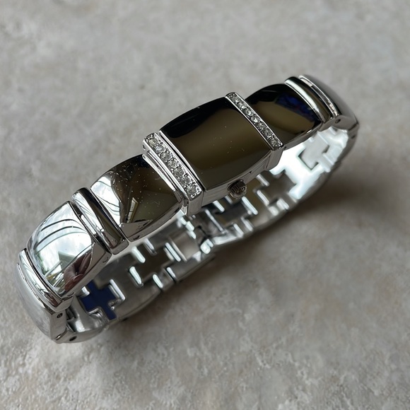 Armitron lady battery water resistant stainless steel - Picture 4 of 8